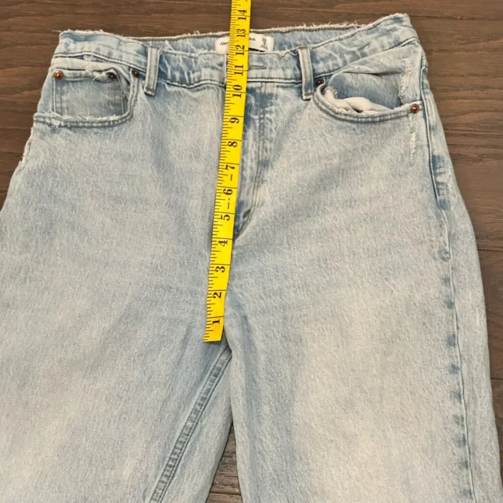 Abercrombie & Fitch The ’90s Straight Ultra High Rise Jeans Light Wash Size 29/8